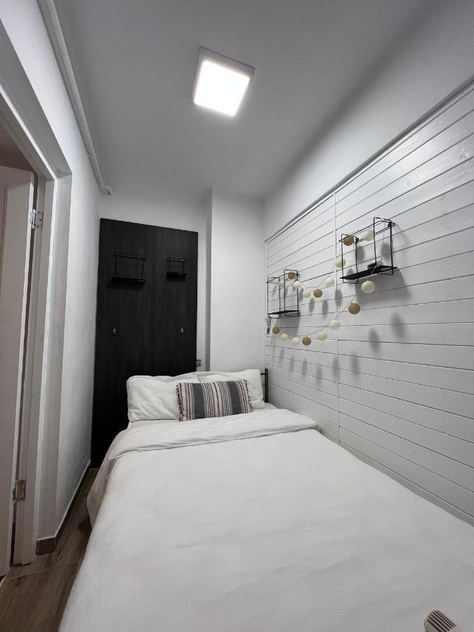 First Studio Bucarest Esterno foto