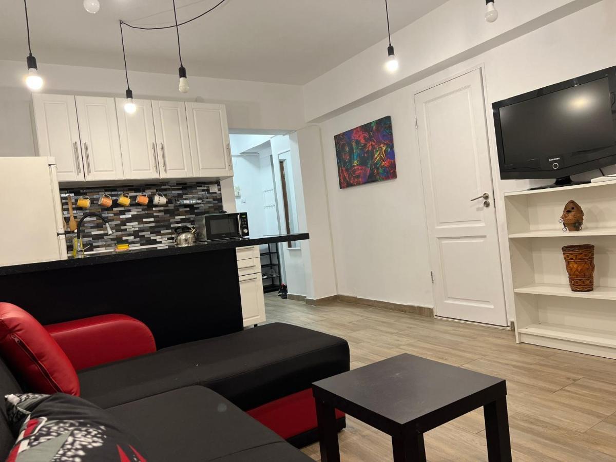 First Studio Bucarest Esterno foto