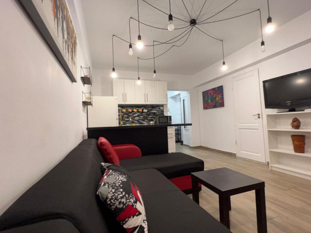 First Studio Bucarest Esterno foto